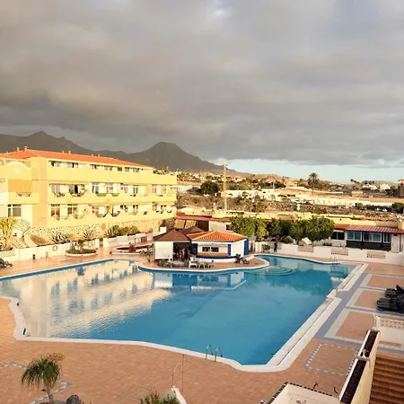 Ocean Montain Poll View In Playa Paraiso アパート